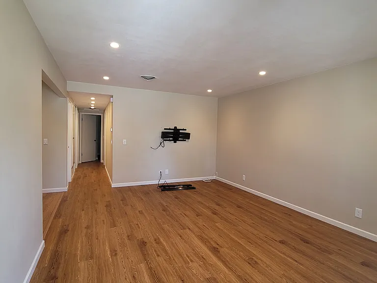 948 Leith Ave — Photo 12
