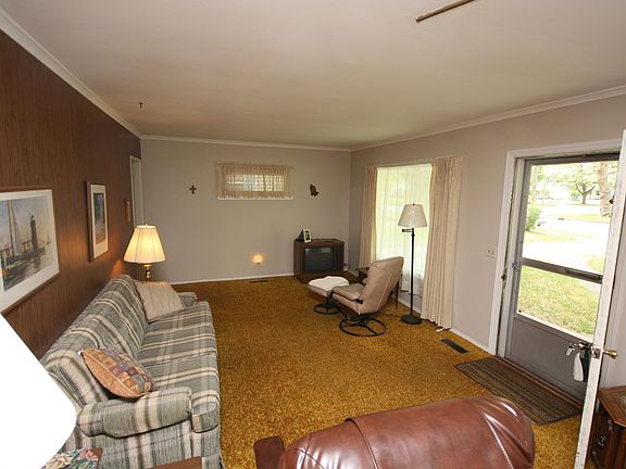 4th image of 924 Denway Dr