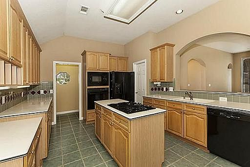1st image of 635 Stafford Cir