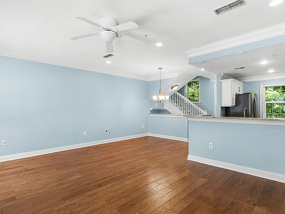 5th image of 60 Fenwick Hall Aly APT 1215