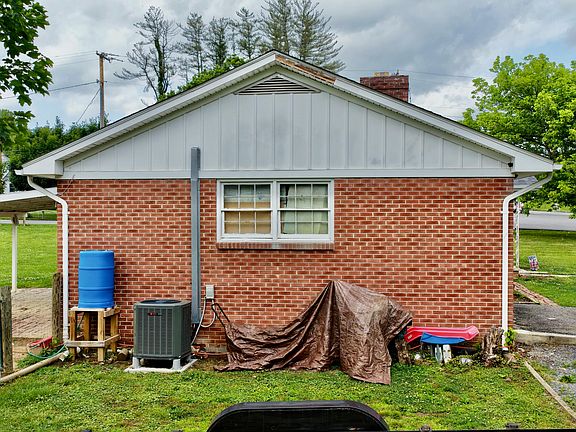 3rd image of 123 Chestnut Ave E