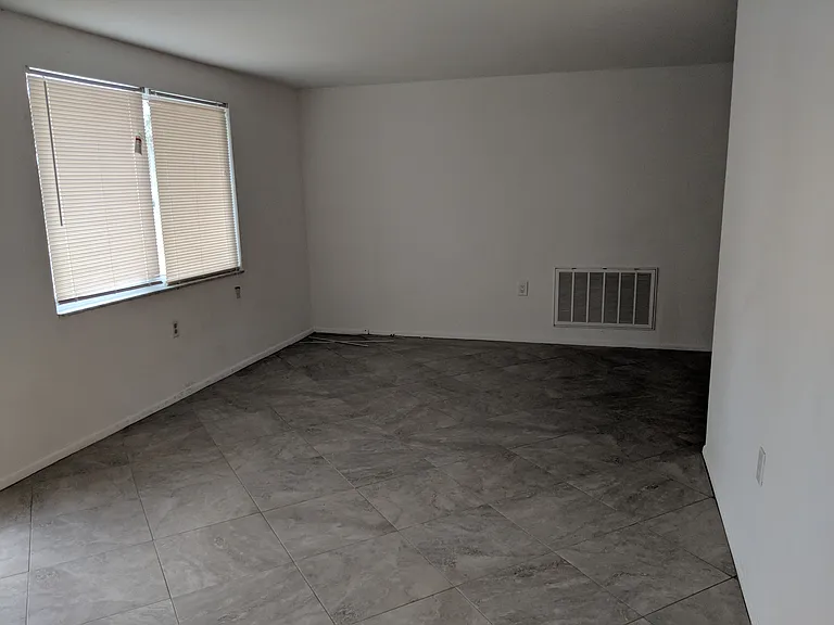 1351 Whitehall Ln — Photo 3
