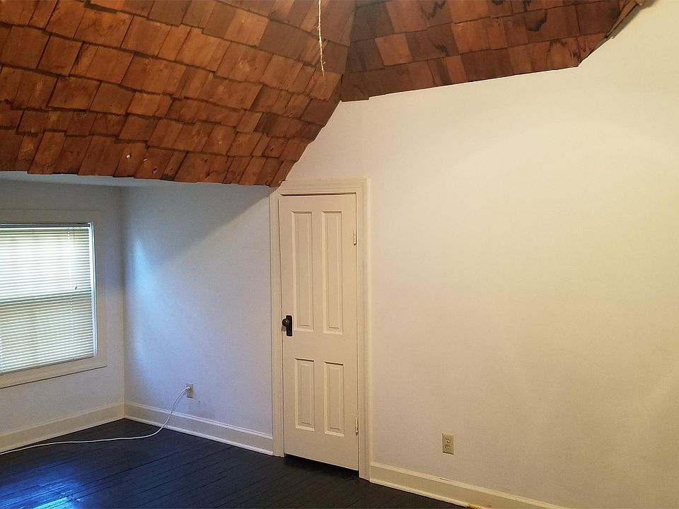 2nd image of 818 Westover Ave APT 3