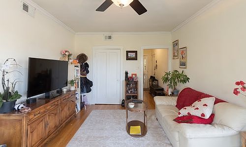3rd image of 2555 W Eastwood Ave APT 3