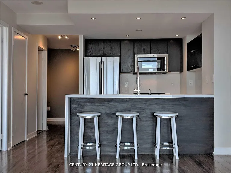 15 Fort York Blvd #1910 — Photo 6