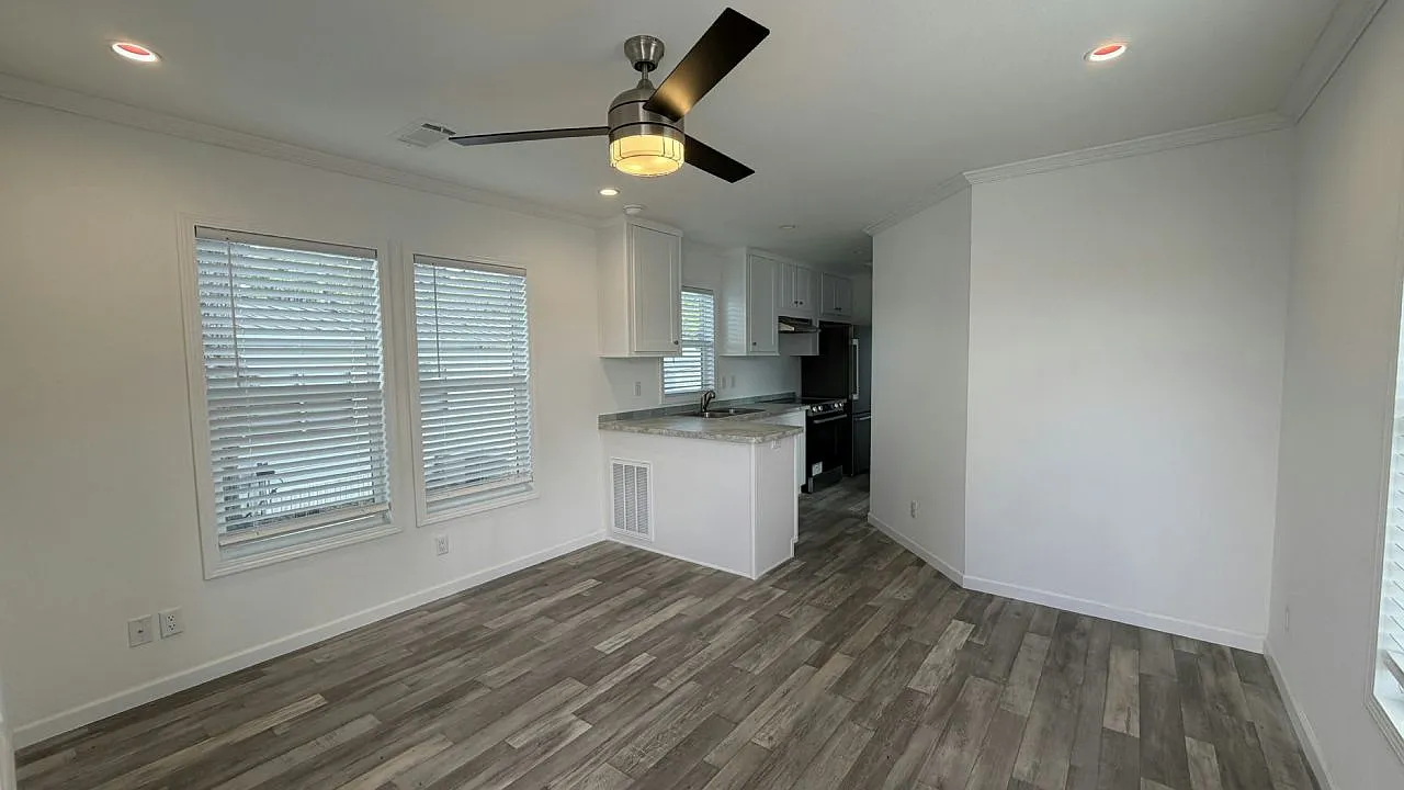 2 bed, 1.0 bath, $1,249 — Photo 2