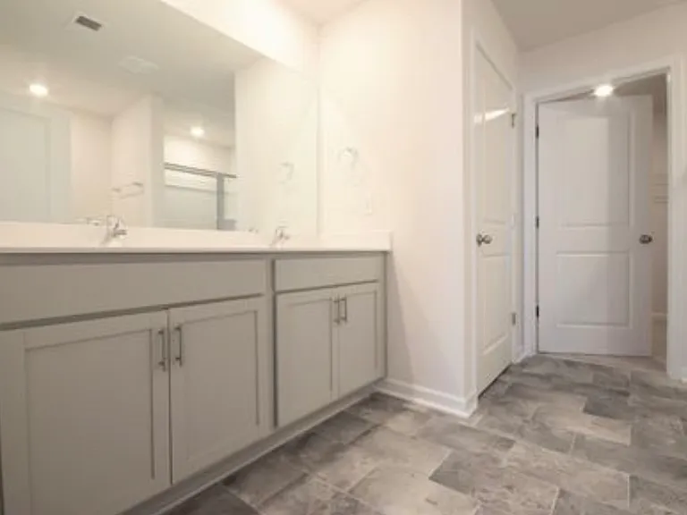492 Fenwick Dr — Photo 6