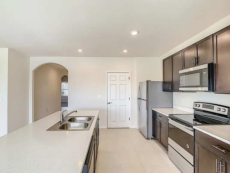 4203 Manatee Ln — Photo 9