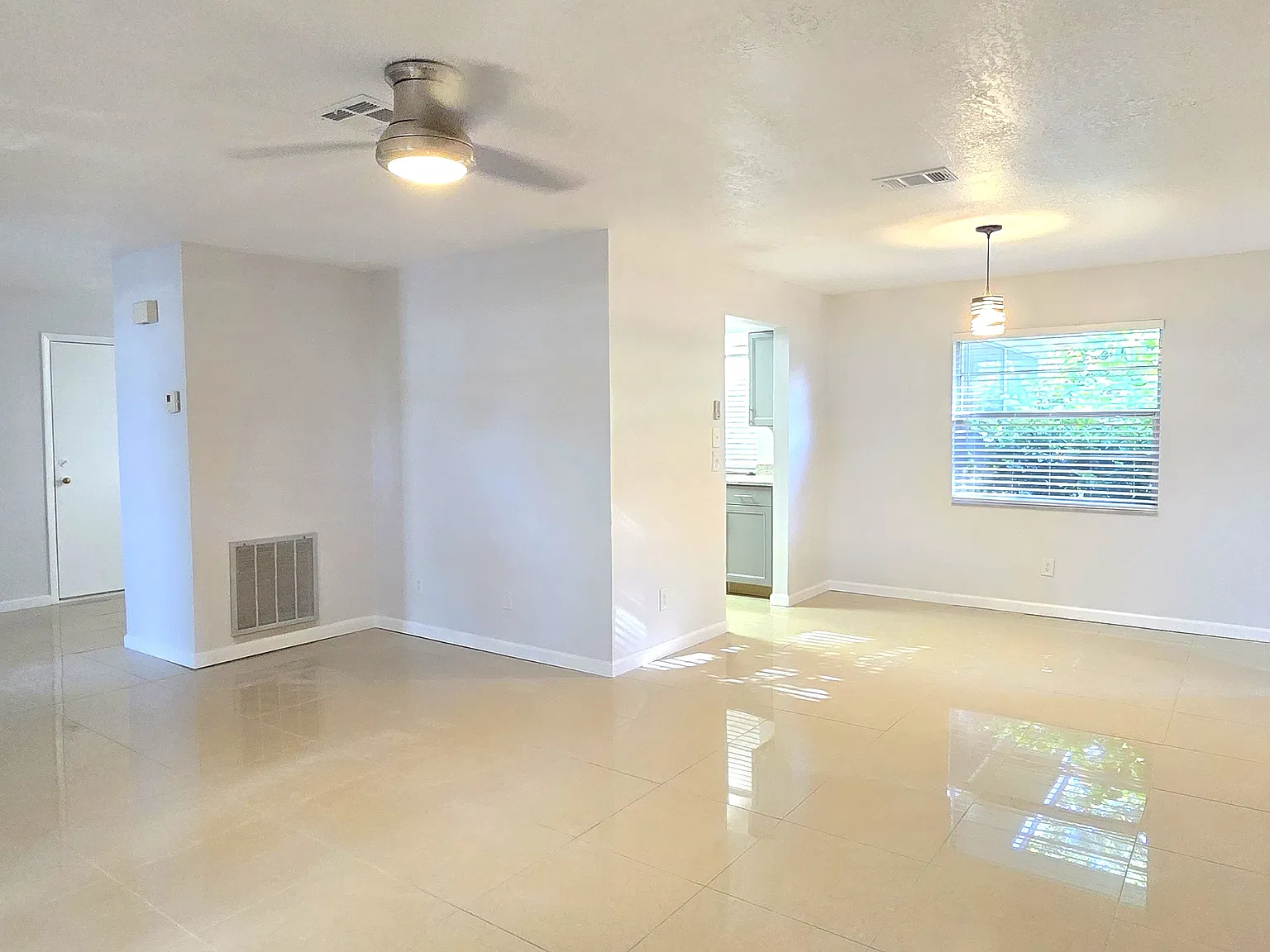 3 bed, 1560 sqft, $3,000 — Photo 3