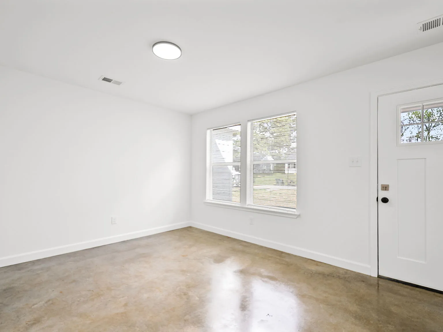 Newly Constructed Home with Open-Concept Living & Modern Finishes — Photo 4