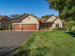 9472 Creek Ridge Ln, Savage, MN 55378