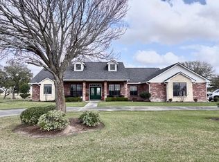 193 Kayla Ln, El Campo, TX 77437