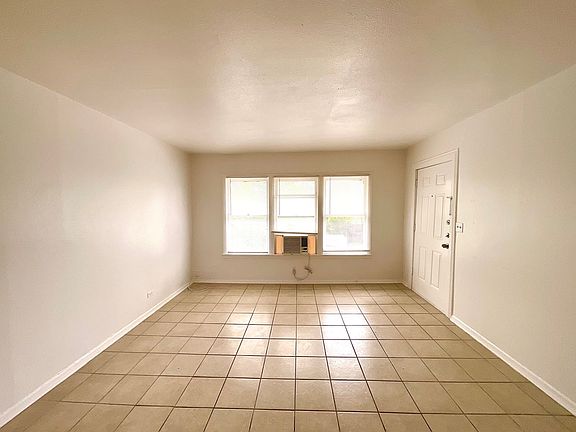 4th image of 100 Senisa Dr APT 3