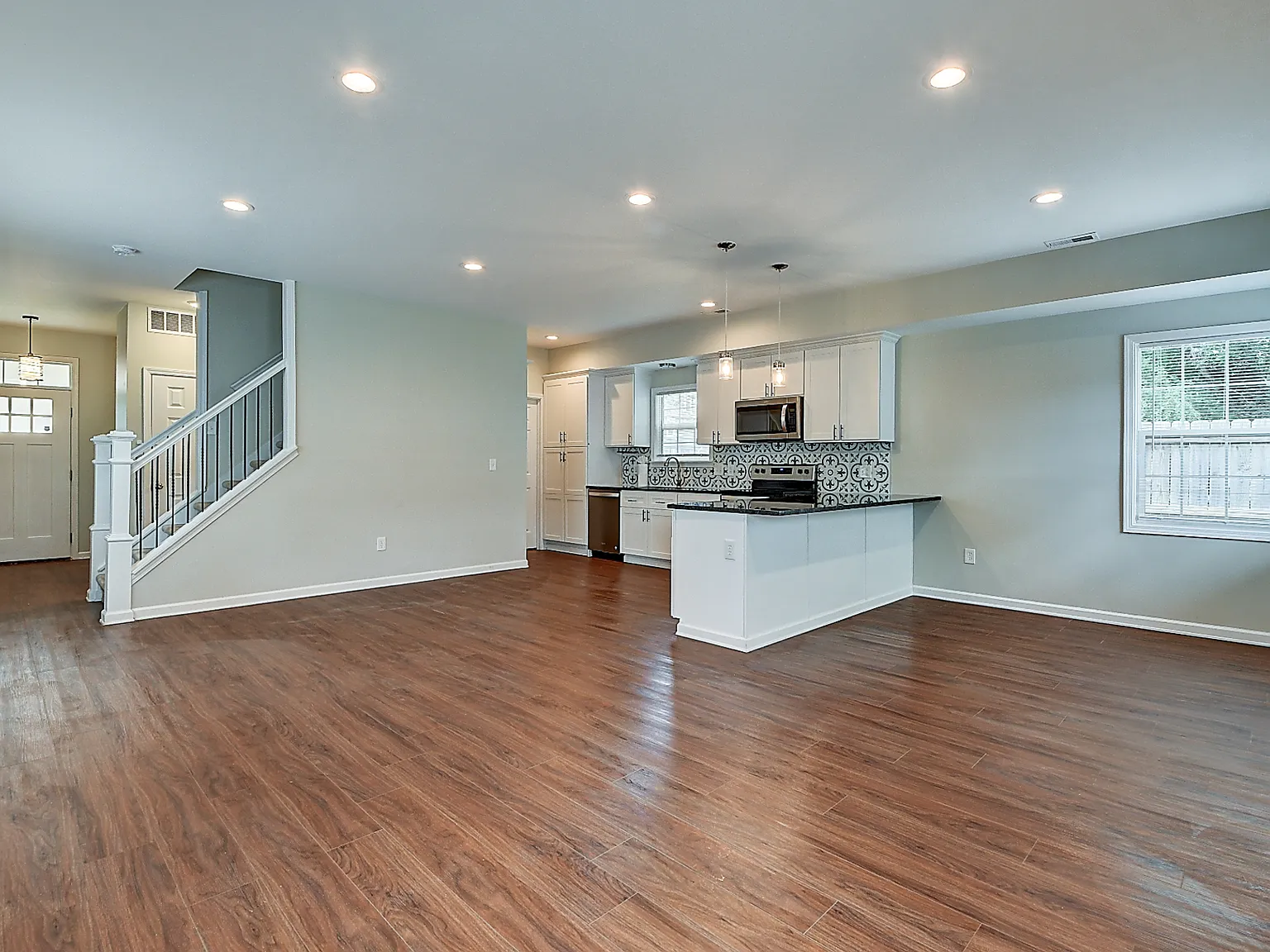 3 bed, 2.5 bath, 1712 sqft, $2,249 — Photo 4