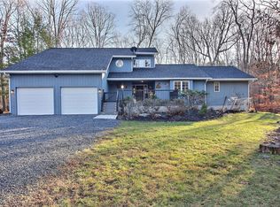 2215 Vista Cir, East Stroudsburg, PA 18302