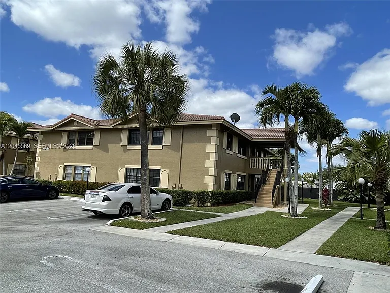 2642 Riverside Dr #2642 — Photo 1