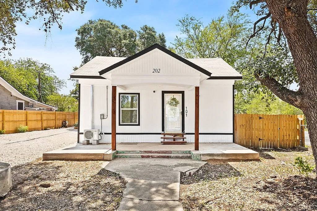 2 bed, $1,295 — Photo 1
