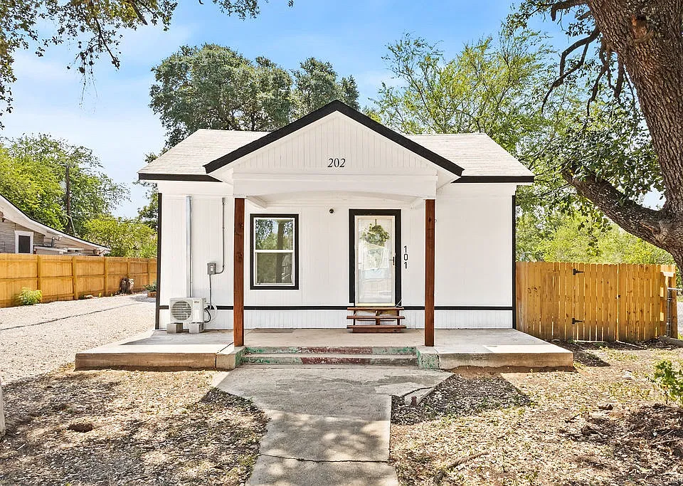 202 Bailey Ave #101