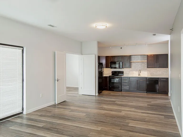 River Rock Apartments — Photo 33