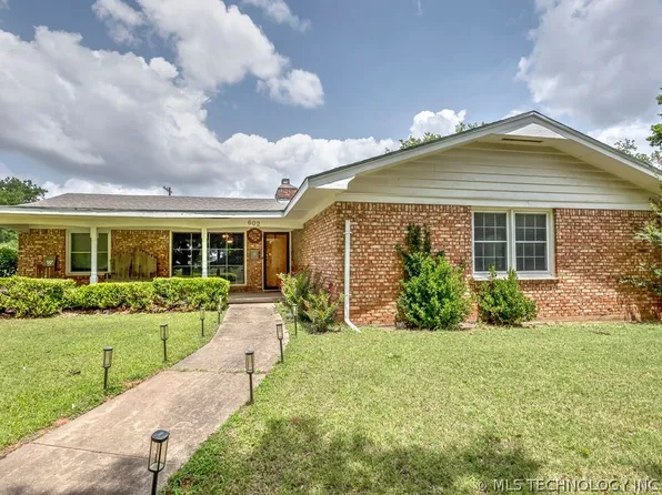 602 W East Ave #B, Waurika, OK 73573