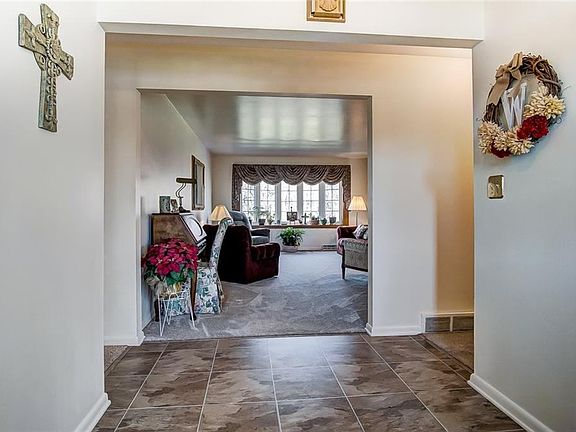 4th image of 819 Crestwood Hills Dr
