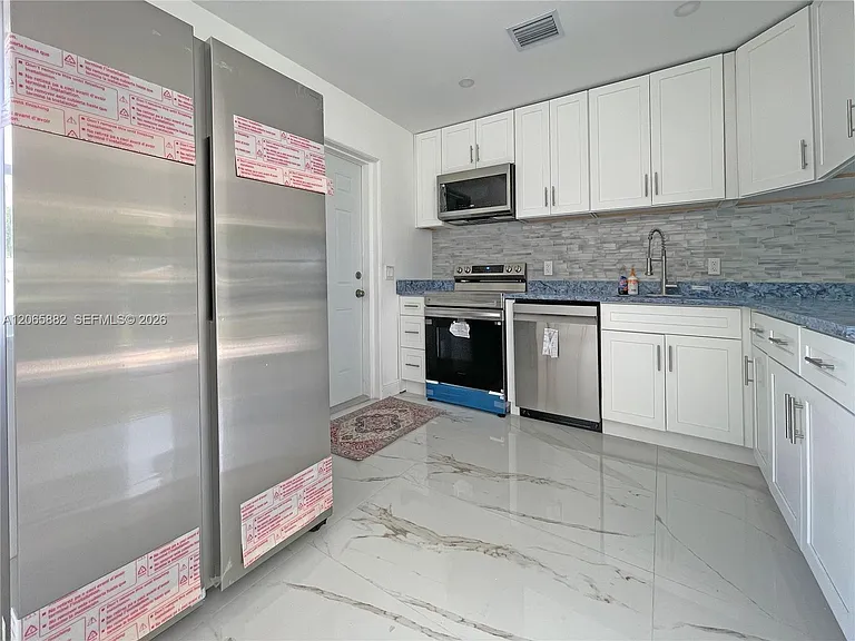 1606 NW 12th Ave — Photo 9
