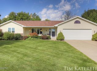 59 Suncrest Ct SW, Grandville, MI 49418