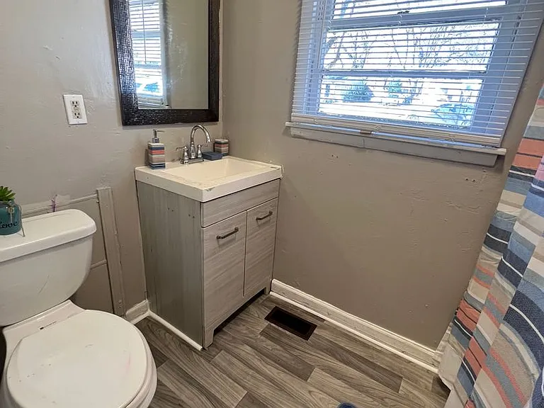 2725 Mary Ave — Photo 5
