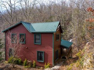 126 Wolf Lair Dr, Tuckasegee, NC 28783