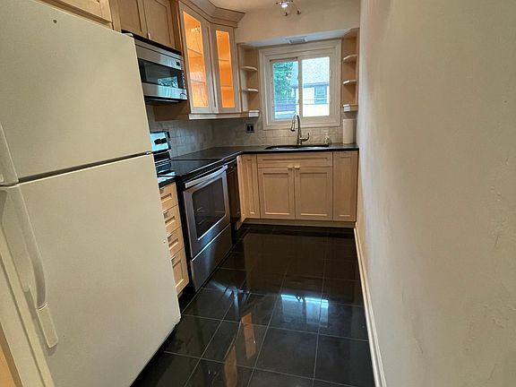 4th image of 135 S Kenilworth Ave APT 12