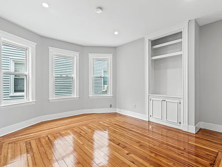 79 Pleasant St #2 — Photo 11
