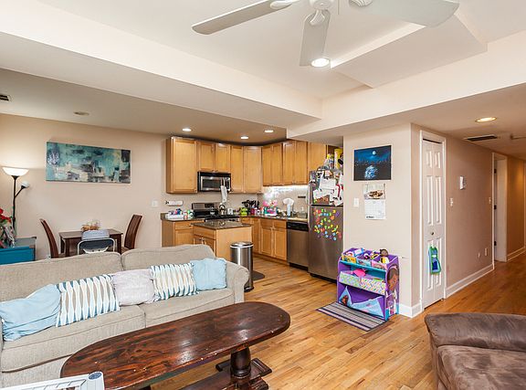 4th image of 1142 W Morse Ave