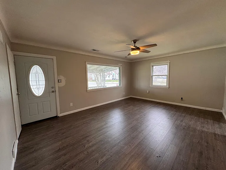 1334 E Maxlow Ave — Photo 4