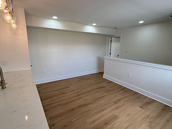 5th image of 2570 Emerald St Floor 2