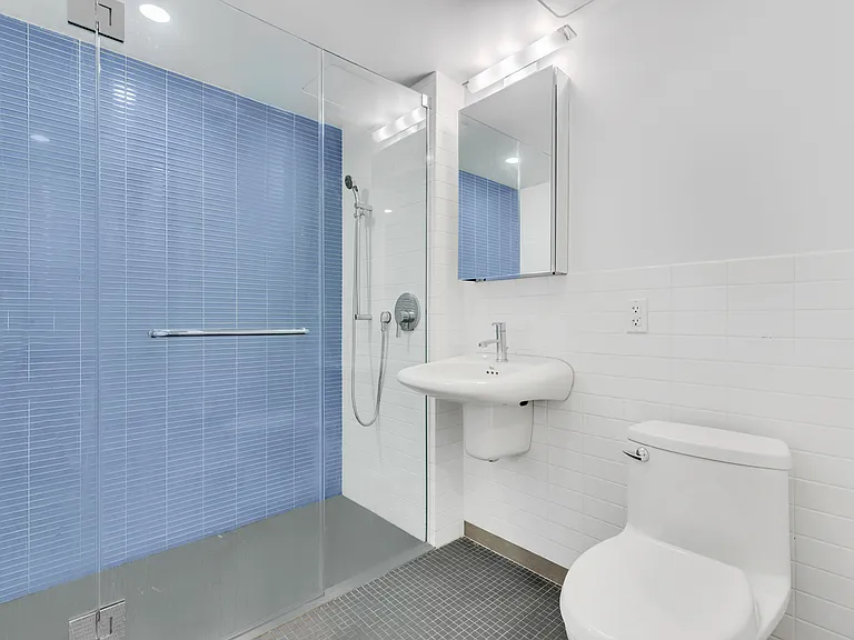 210 E 39th St #302 — Photo 7