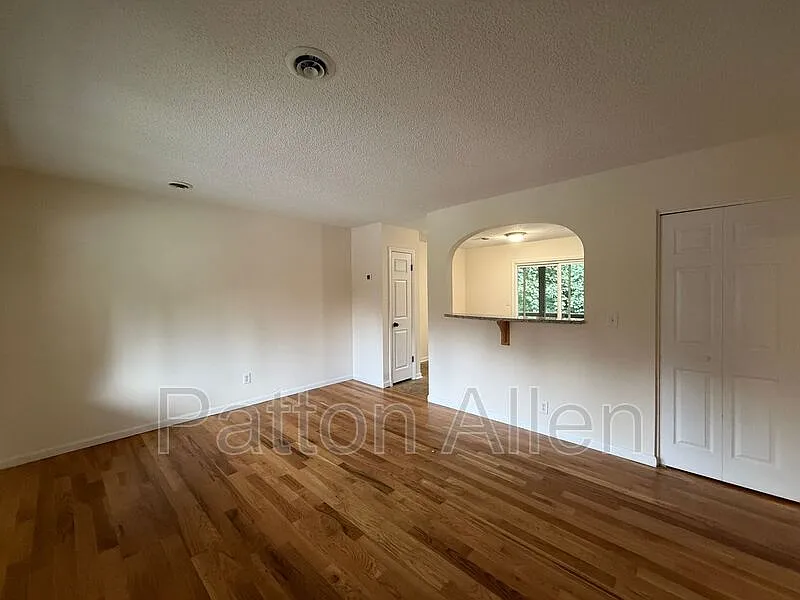 2 bed, 1.0 bath, 768 sqft, $1,225 — Photo 2
