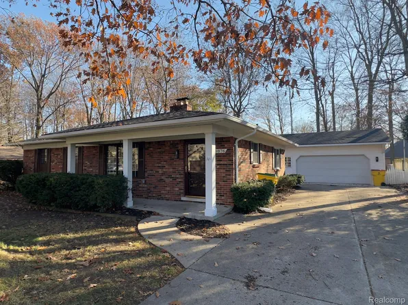 8876 Nancy Ave, Utica, MI 48317
