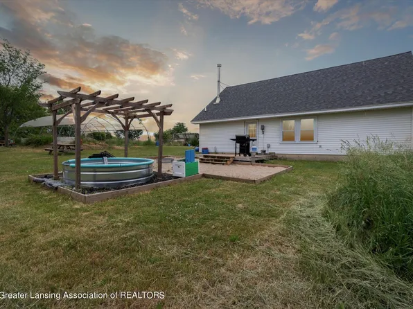 10179 Evart Rd, Nashville, MI 49073