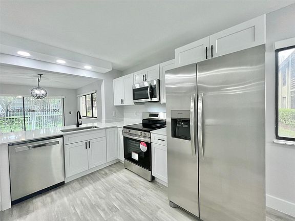 4th image of 5674 Fairway Park Dr APT 104