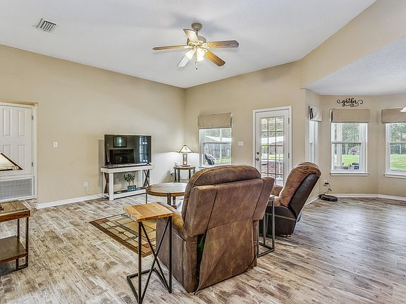 3rd image of 1865 Bay Oaks Cir