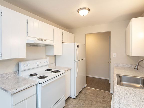2nd image of 322 9th Ave SE APT 8