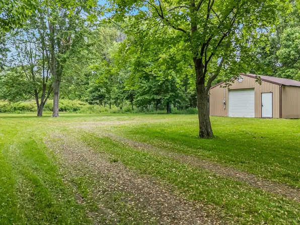 825 Welcome Rd, Menasha, WI 54952