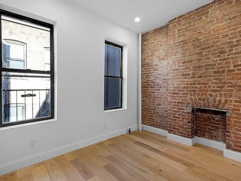 337 E 13th St #9 — Photo 11