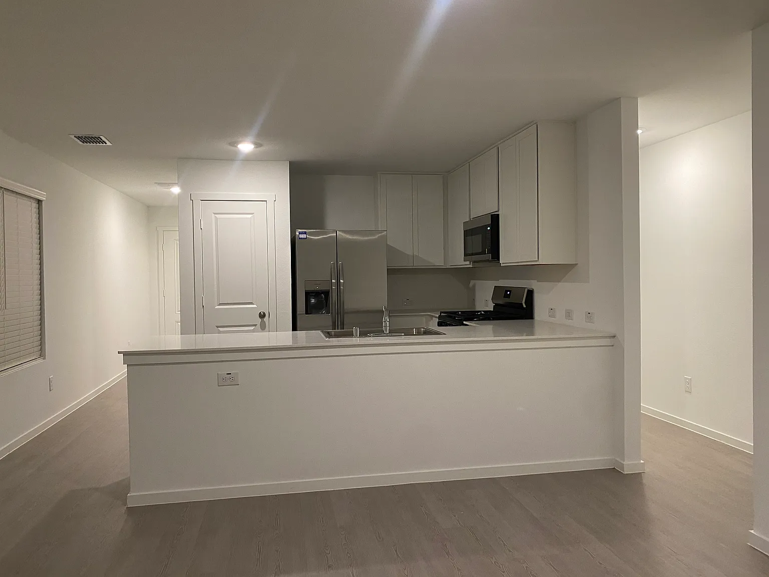 3 bed, 1410 sqft, $1,750 — Photo 3