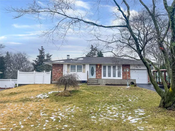 35 Joy Road, Selden, NY 11784