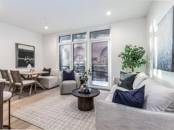 1395 Washington St #403, Boston, MA 02118