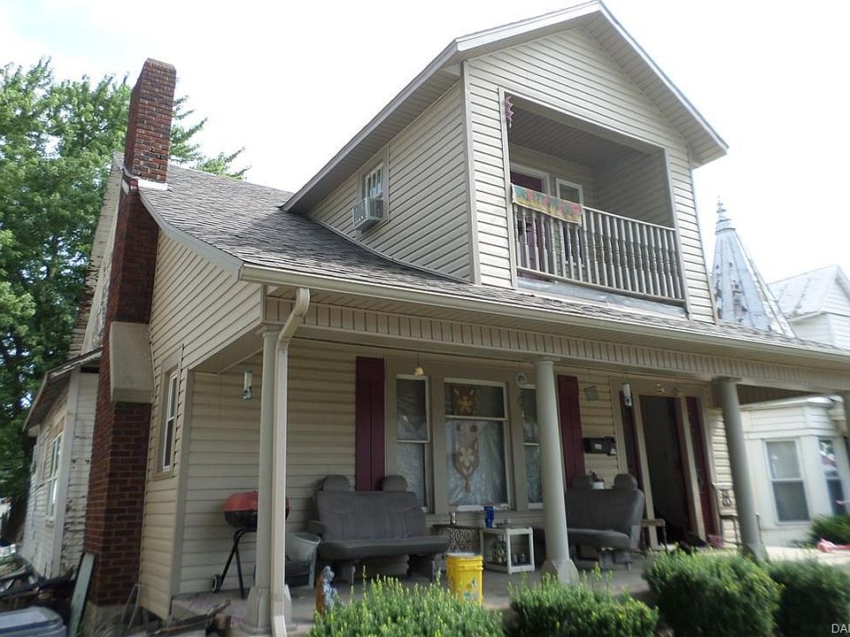2nd image of 211 E Oak St