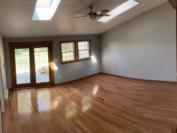 515 W Knoll Crest Dr, Peoria, IL 61614