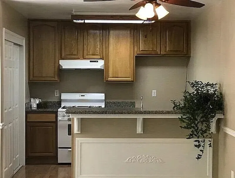 2 bed, 1.0 bath, 795 sqft, $1,320 — Photo 3