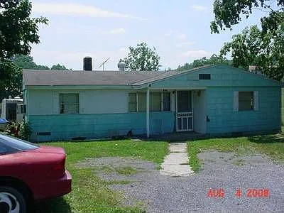 139 E 1st St photo 1